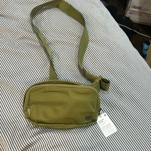 Nwt lululemon everywhere belt bag in green . Unused